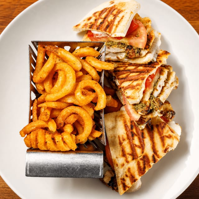 PRIMA PESTO CHICKEN PANINI.